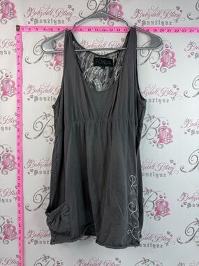 Fox Sleeveless Tank with Embroidered Detail Gray printed with a side pocket